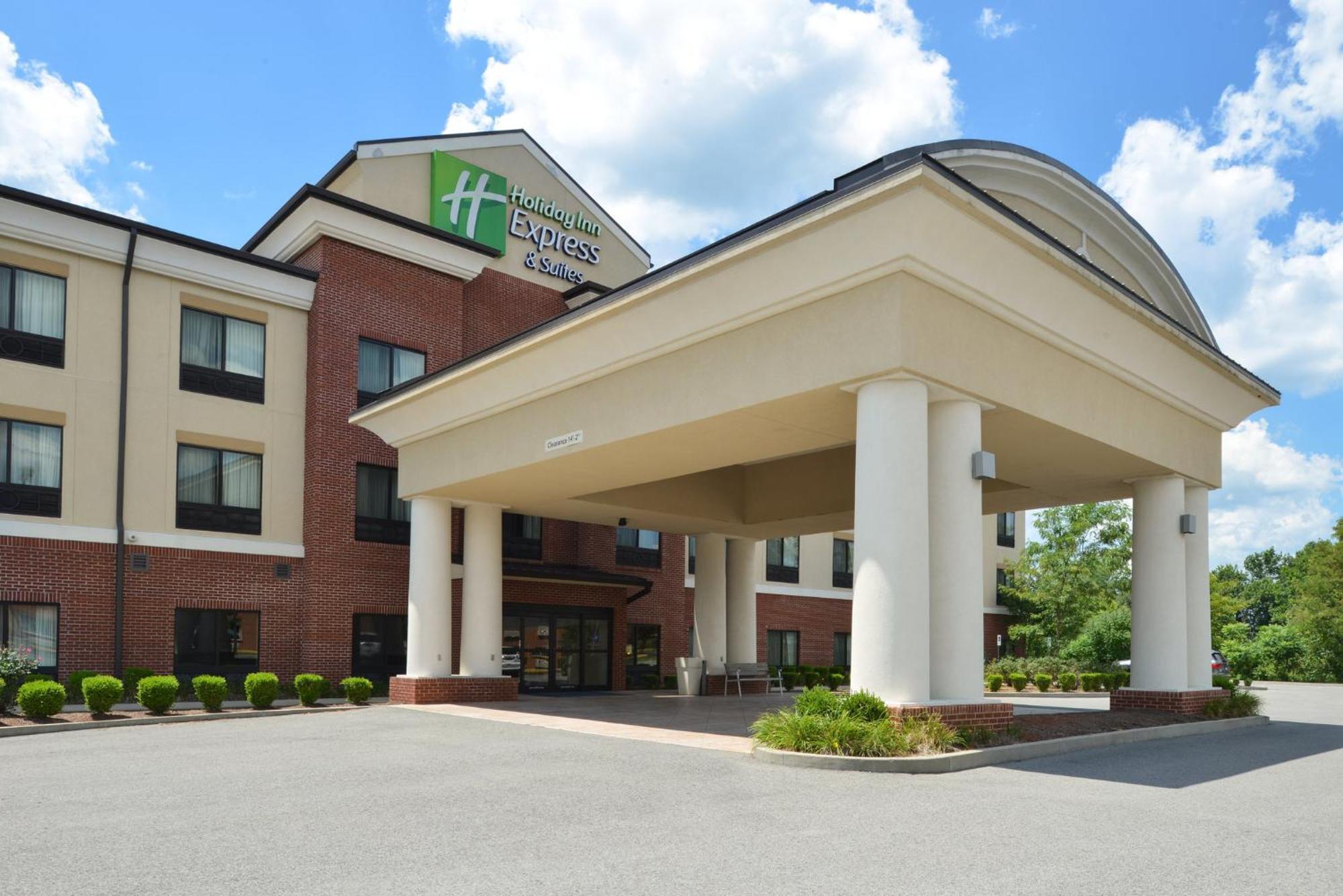 Holiday Inn Express & Suites Fairmont, An Ihg Hotel Exterior photo