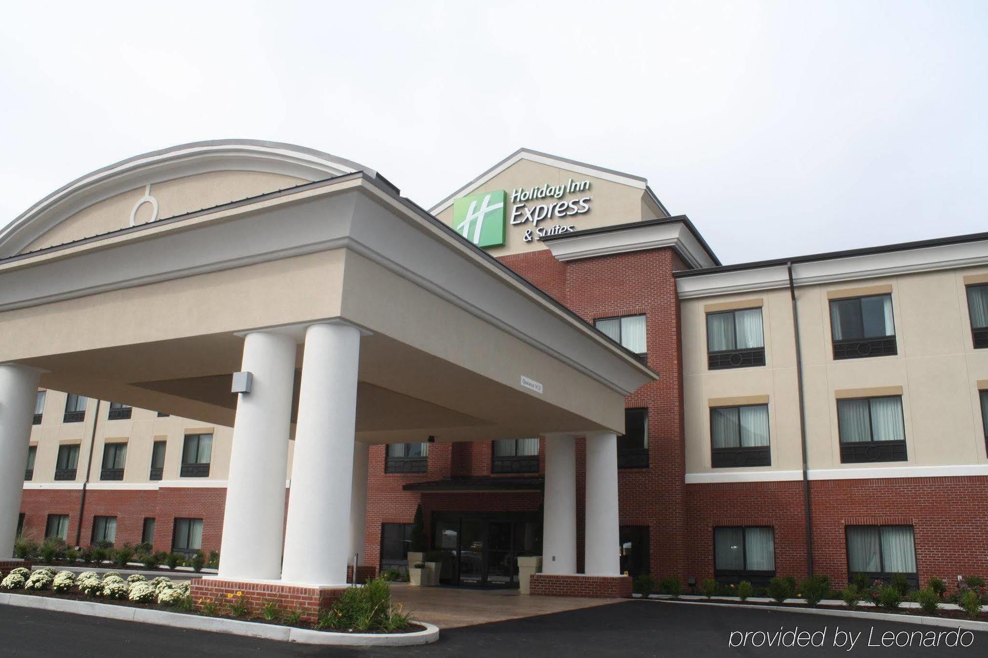 Holiday Inn Express & Suites Fairmont, An Ihg Hotel Exterior photo